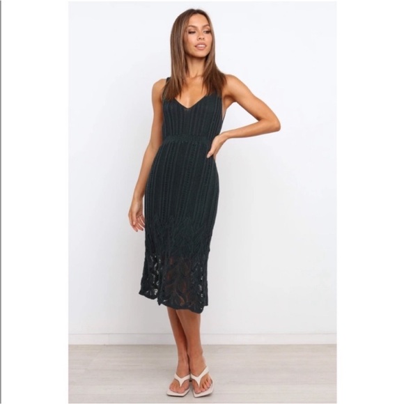 Petal & Pup Dresses & Skirts - NWOT Petal & Pup Petrova Dress in Emerald